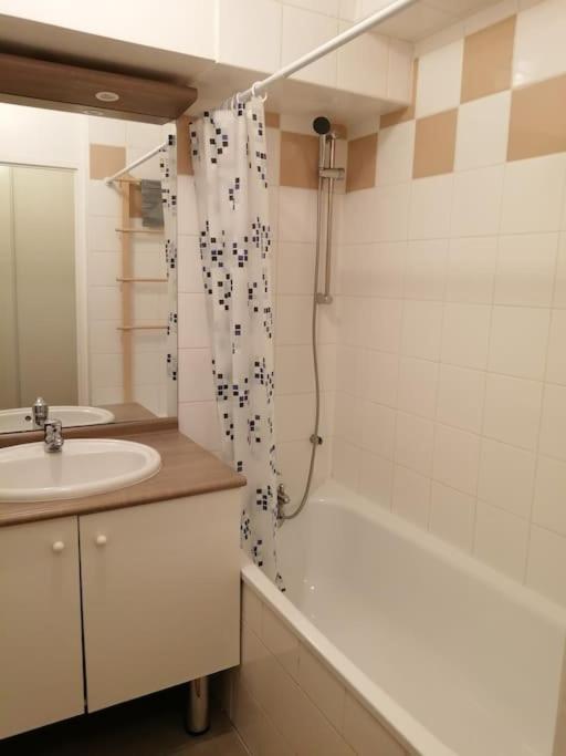 Fadil Appartement Valenciennes Buitenkant foto